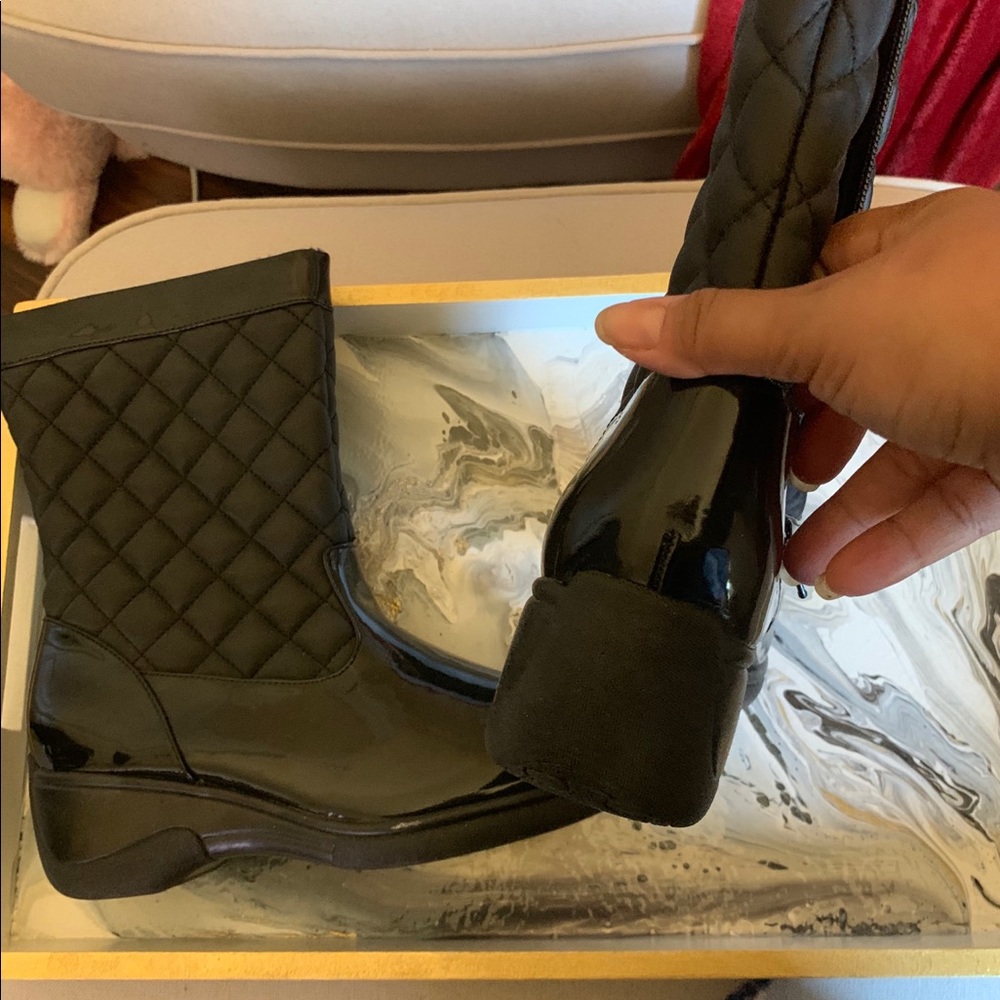 Boots - Picture 6 of 9